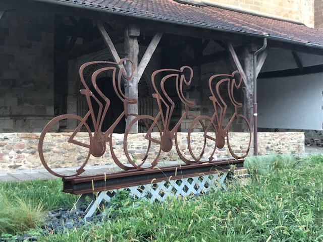 Escultura homenaje al ciclismo local